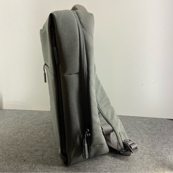 Urban Lifestyle Grey Laptop Backpack NEW - Picture 2 of 7